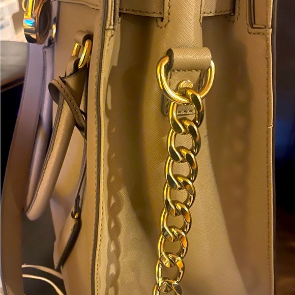 Michael Kors Handbag never used measurements 14x13” new with dust bag - Picture 4 of 6